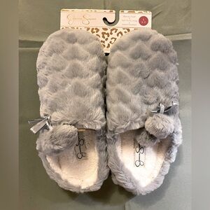 Jessica Simpson Memory Foam Slippers in Gray with White Soft Plush Lining Size L